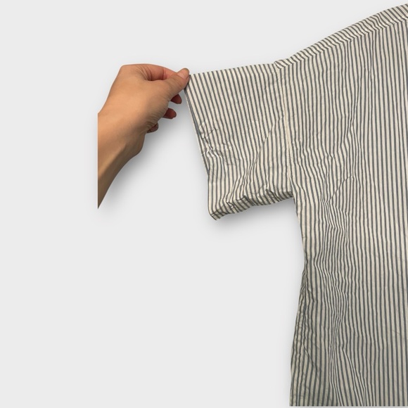 Madewell Ladies Blue and White Striped Oversized Button Up Short Sleeve Size M - Picture 3 of 9